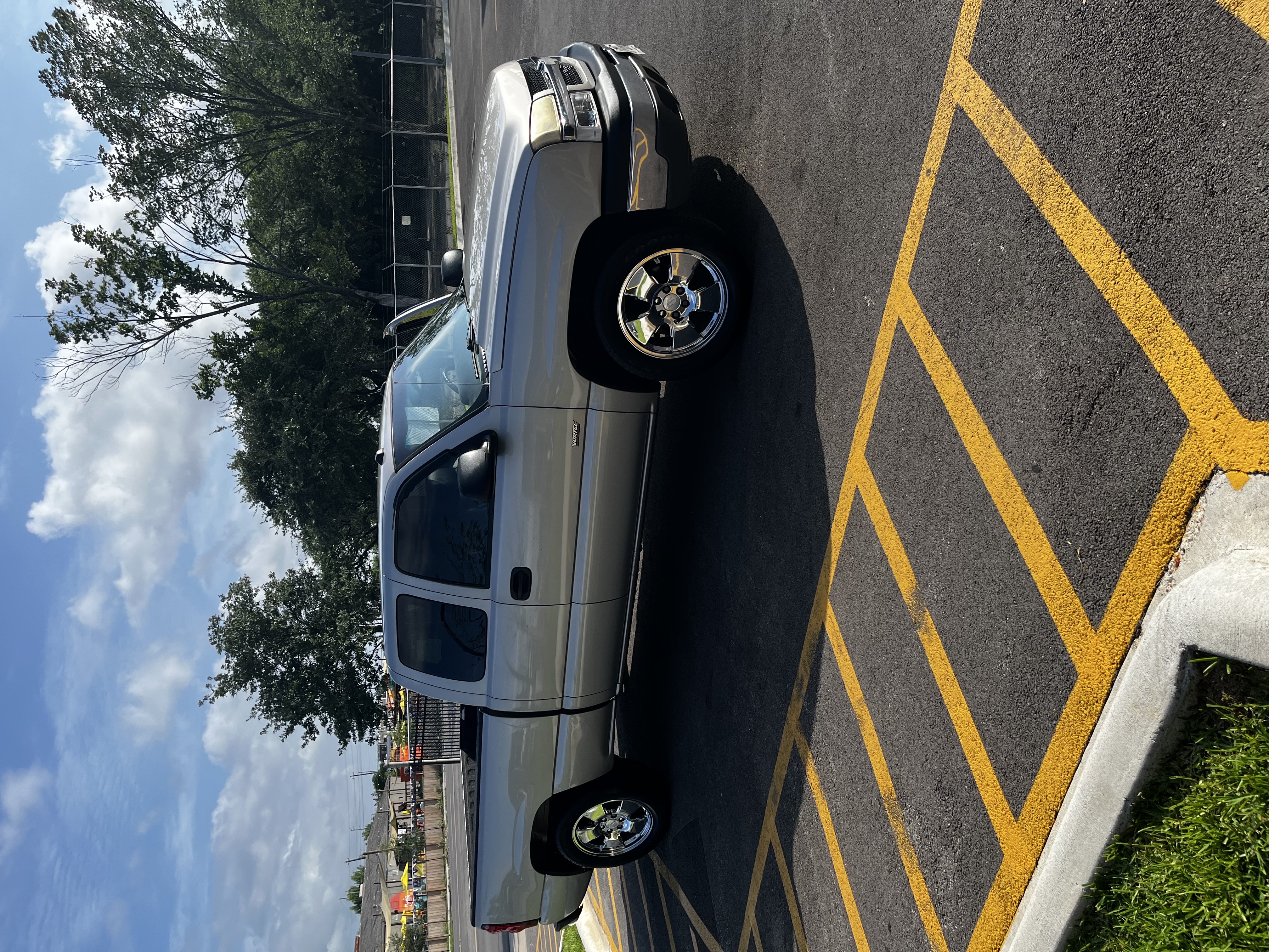 2004 Chevrolet silverado — photo 1 of 7